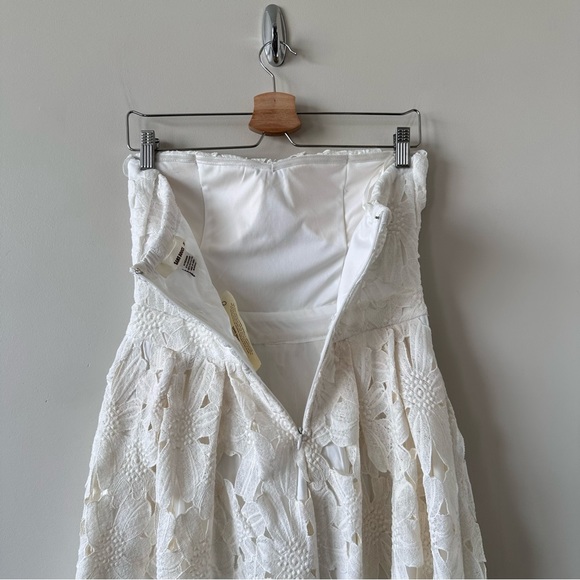 Sans Souci-Floral Appliqué Off White/Cream Strapless Mini Dress (Size:Medium) - Picture 6 of 9